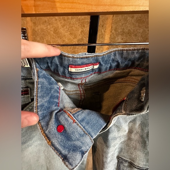 Tommy Hilfiger Patch Boyfriend Cropped Distressed Jeans Sz 2 Stars & H Patches - Picture 10 of 16
